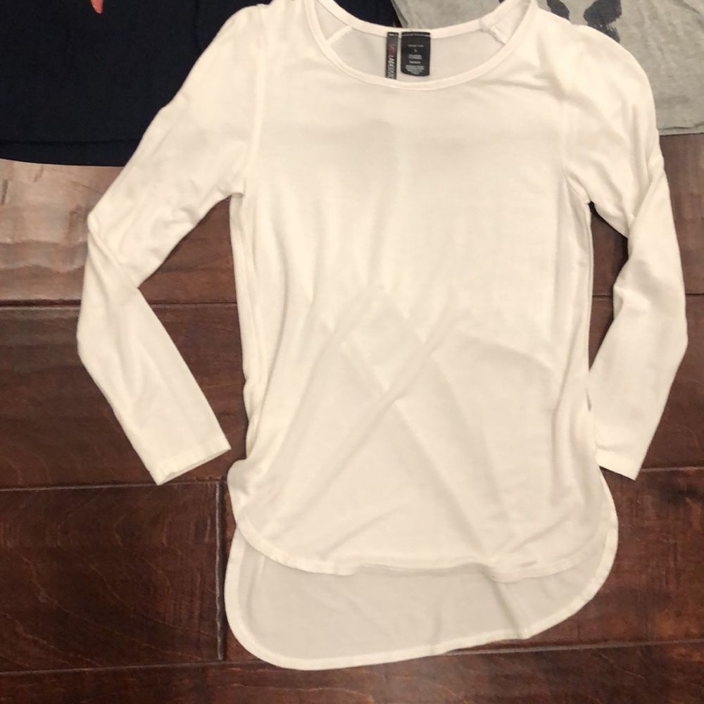 Bundle of long sleeve T-shirts - Picture 4 of 7